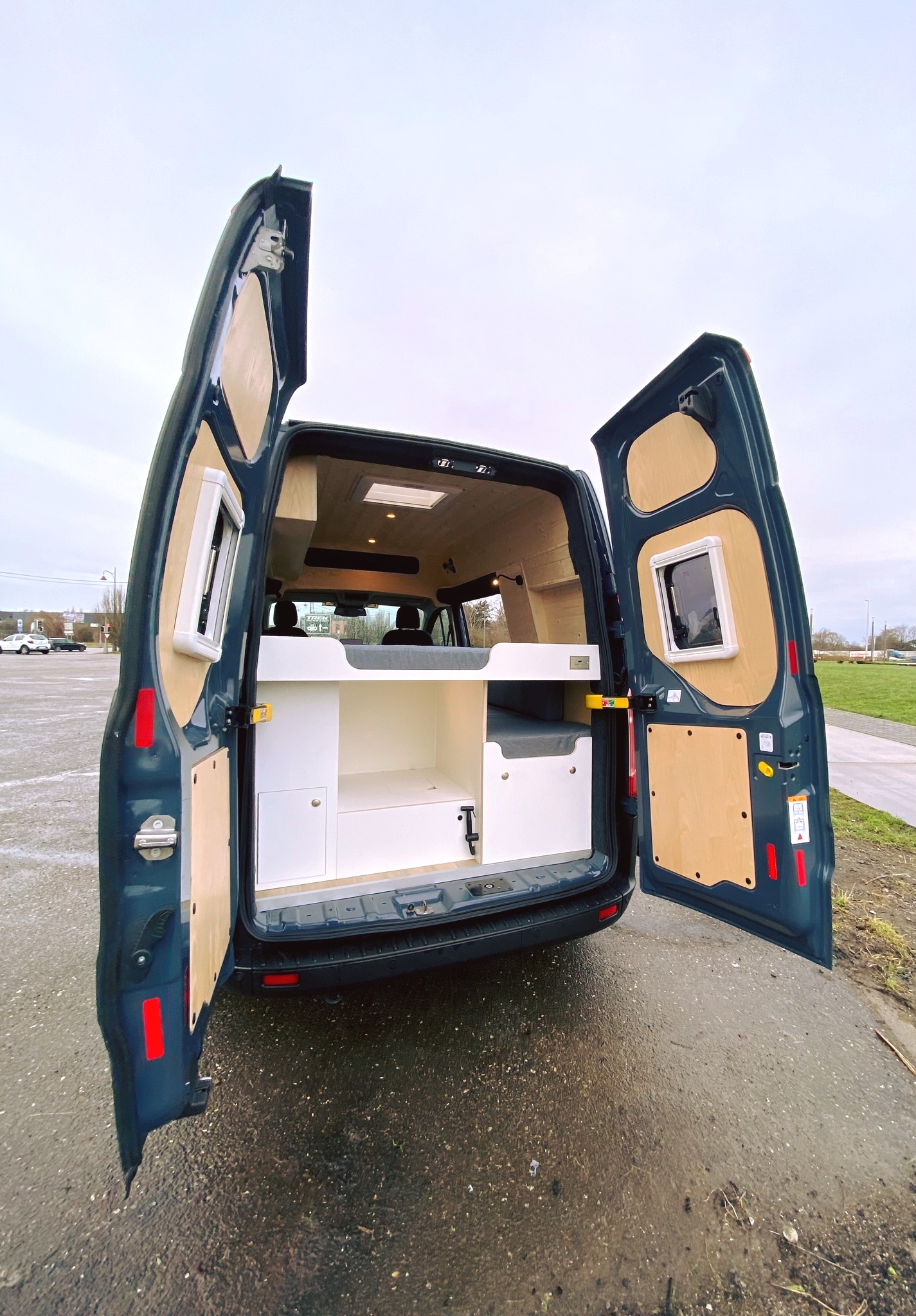 Ford Custom L1H2 Amazon (9)