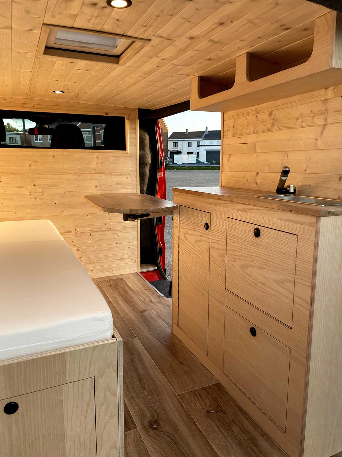Nissan Interstar Rouge Gorge L2H1 (1)