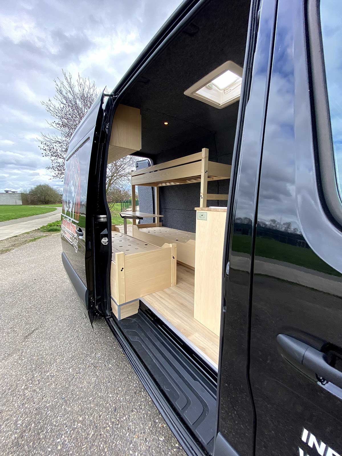Sprinter L2H2 Black And Crew (9)