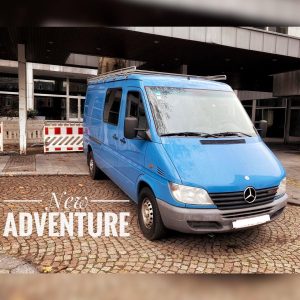 Blue, Mercedes Sprinter bleu, premier van aménagé par Vanatipik à Liège