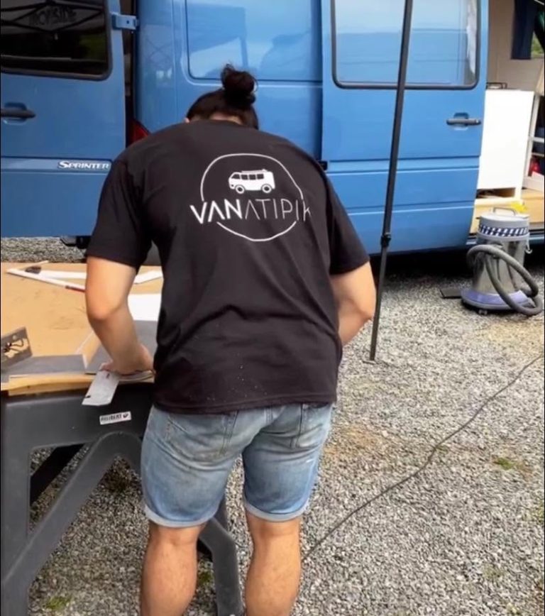 Damiano aménage Blue, premier van Vanatipik, à Liège